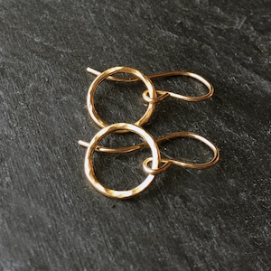Small gold hoop earrings, 14k gold fill circle earrings, simple hammered drop earrings, minimal everyday dainty jewelry gift for sister Uk