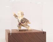 showcase vitrine artwork display case for traveling designers craftshow or shopwindow