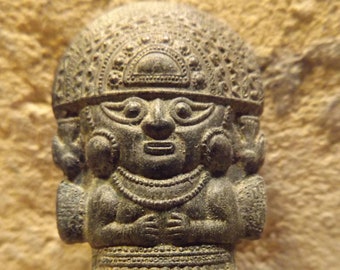 Pre-Columbian Inca Tumi / Timu ceremonial knife artifact replica - Peruvian art