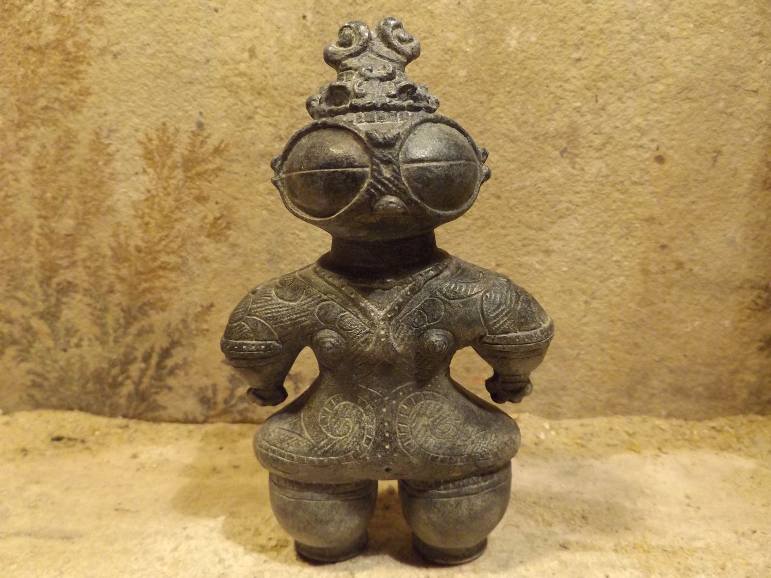 Dogu statue Japanese sculpture Jomon art. Ancient aliens / Chariots of