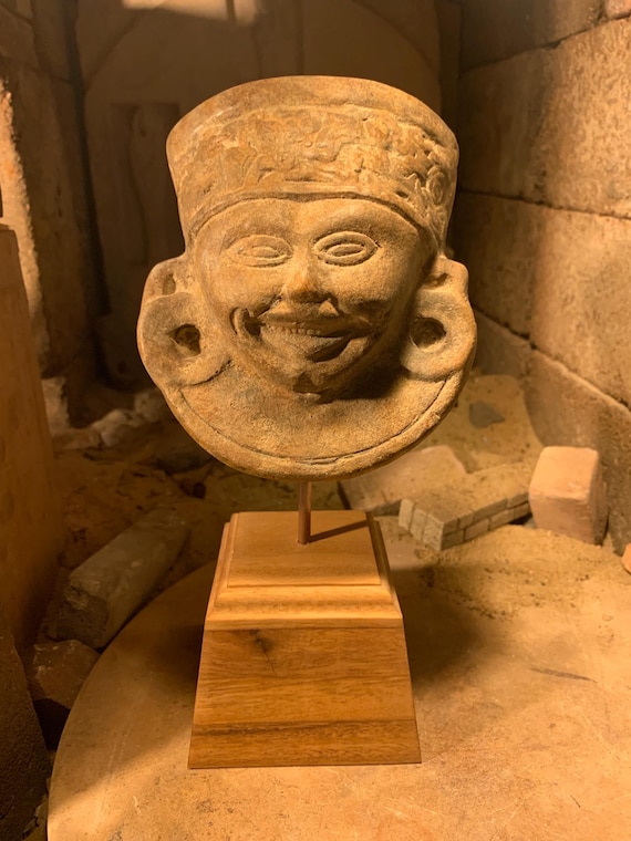 Pre-Columbian Mayan / Remojadas culture replica sculpture artifact. Mounted fragment or Wall feature display option