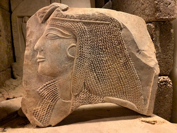 Egyptian sculpture - Noble woman of Rameside era Art of Ancient Egypt