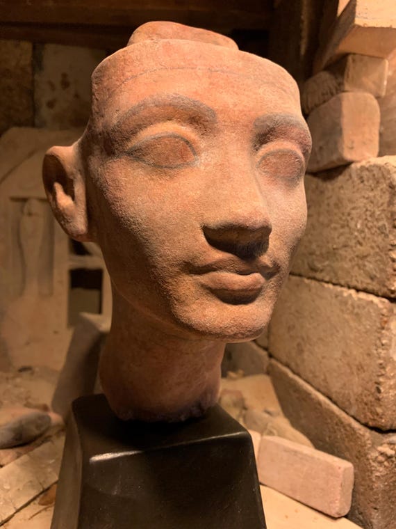 Egyptian statue / sculpture Nefertiti-bust replica. Amarna period art