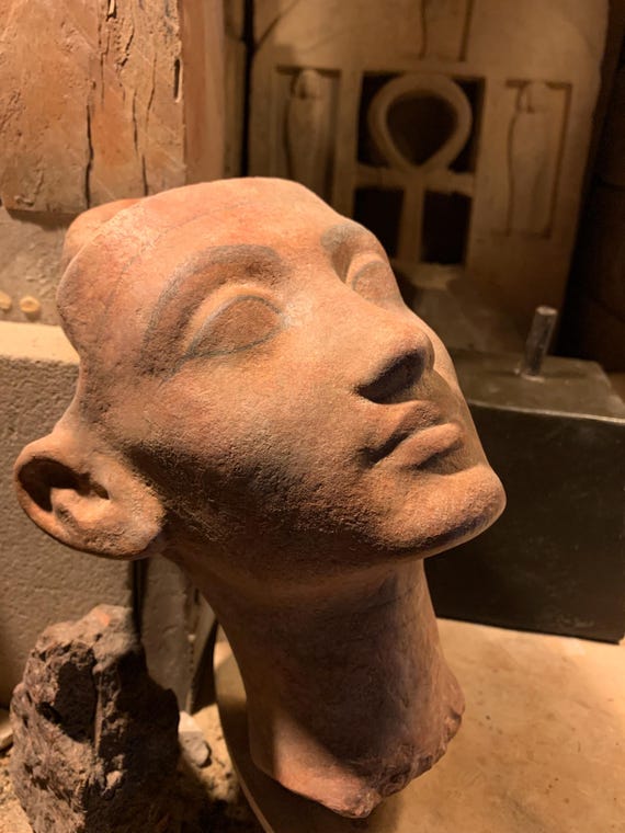 Egyptian statue / sculpture Nefertiti-bust replica. Amarna period art