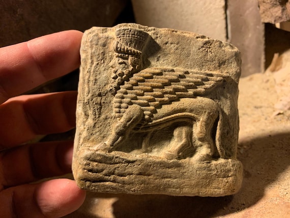 Mesopotamia art - Assyrian winged bull relief sculpture amulet