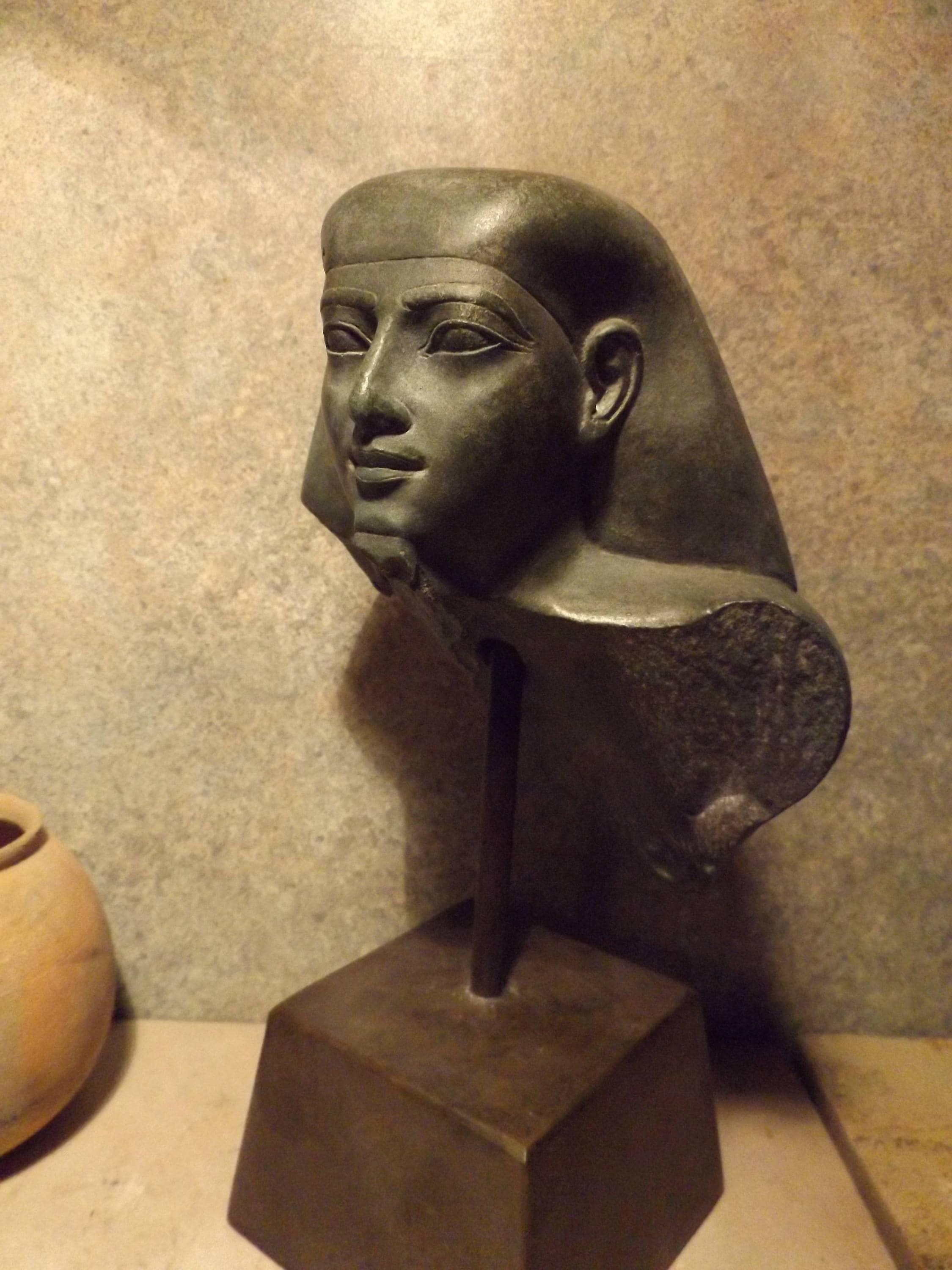 Egyptian statue / sculpture Saite period 26th dynasty of Ancient
