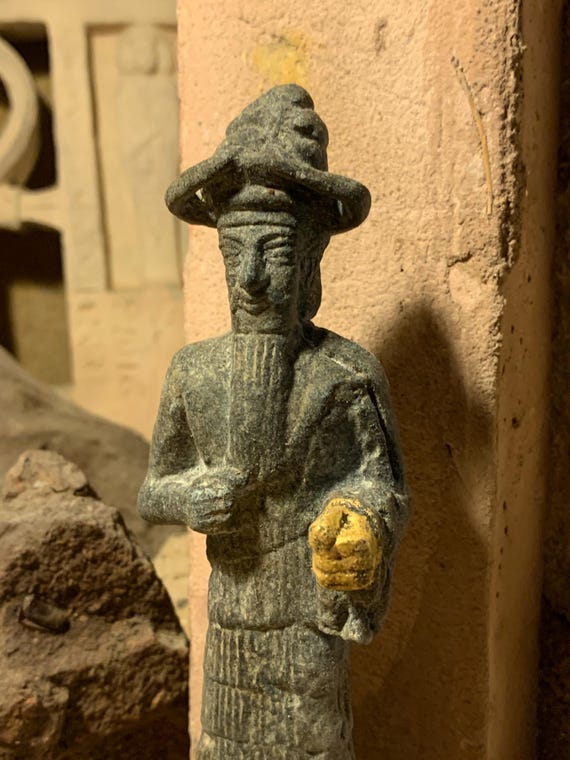 Mesopotamian statue replica 'The God with the Golden hand - Inshushinak - Susa Elamite Sumerian sculpture