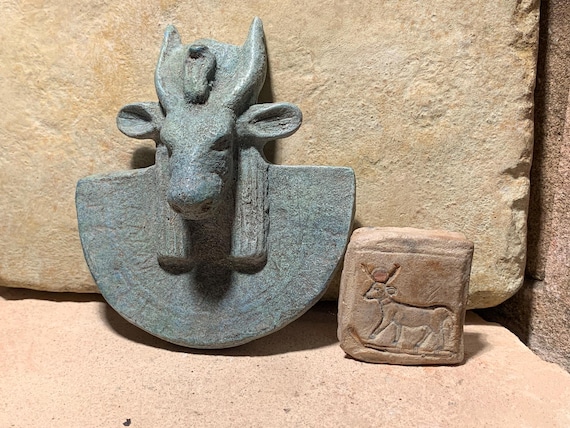 Egyptian art / sculpture - Apis bull aegis artifact replica & Hathor cow amulet