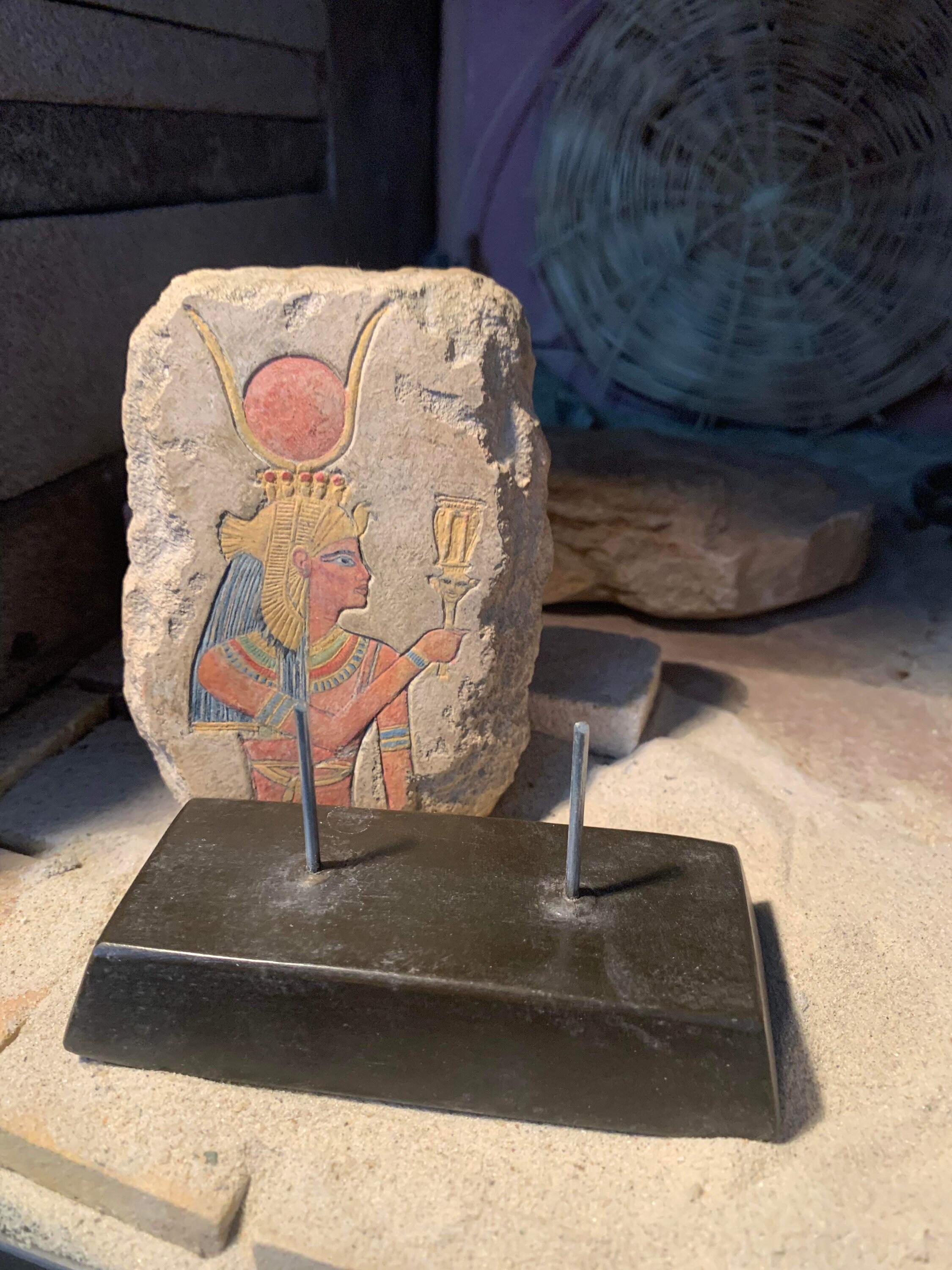 Isis - Egyptian art - Goddess of magic & mothers. Ancient Egypt mythology
