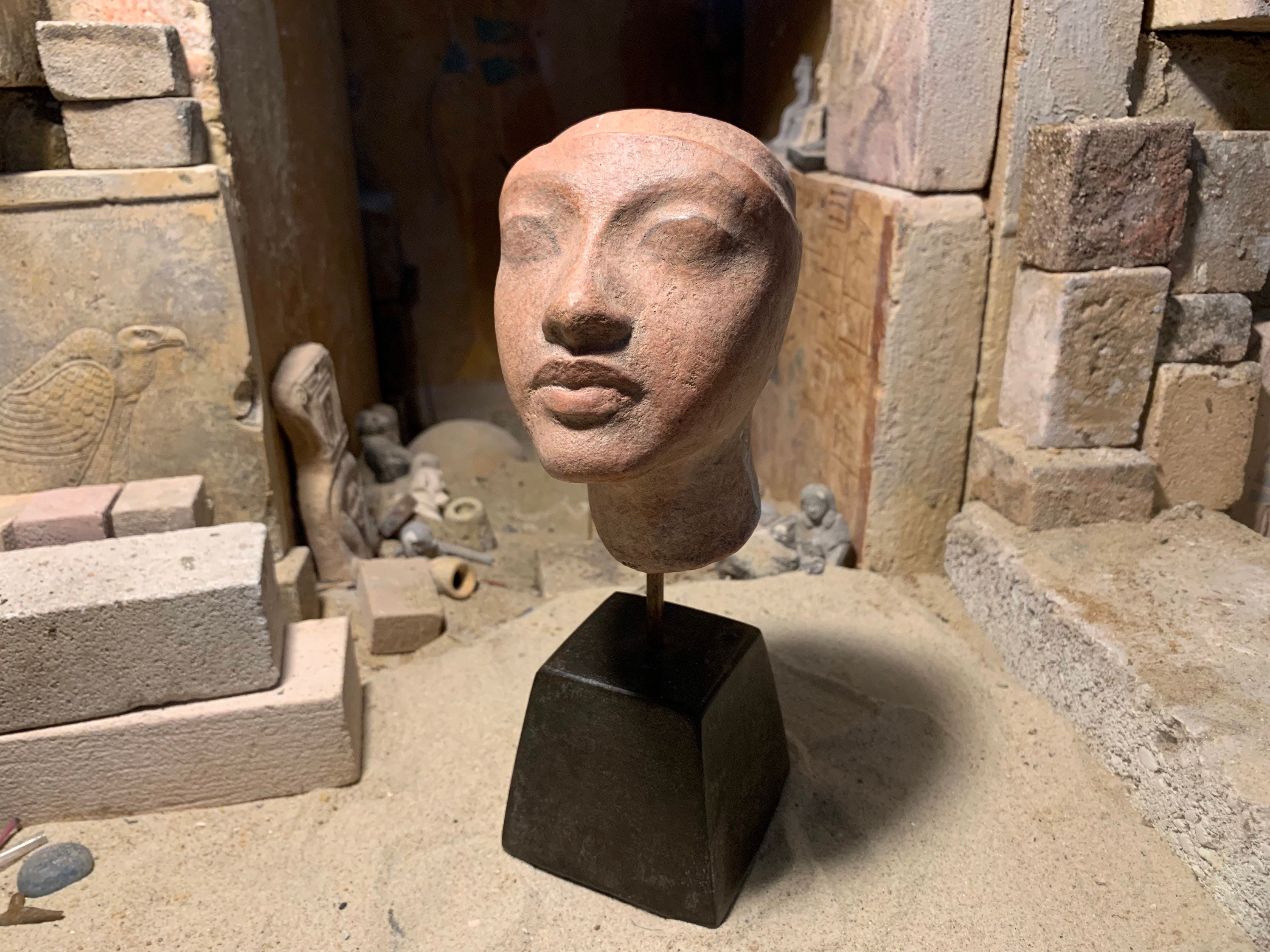 Egyptian Amarna statue / sculpture bust replica Kiya / Meritaten 18th