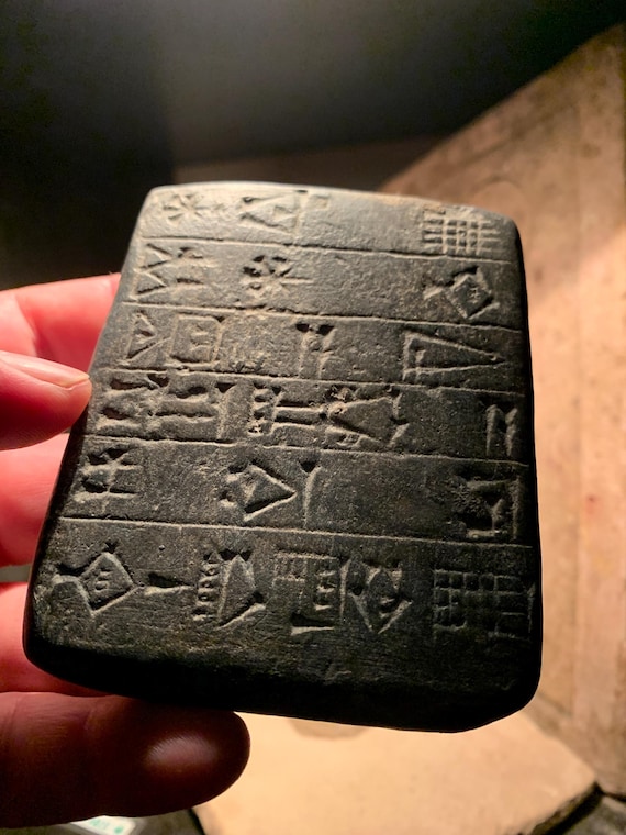 Sumerian writing - cuneiform tablet of Gudea - document replica - Mesopotamia