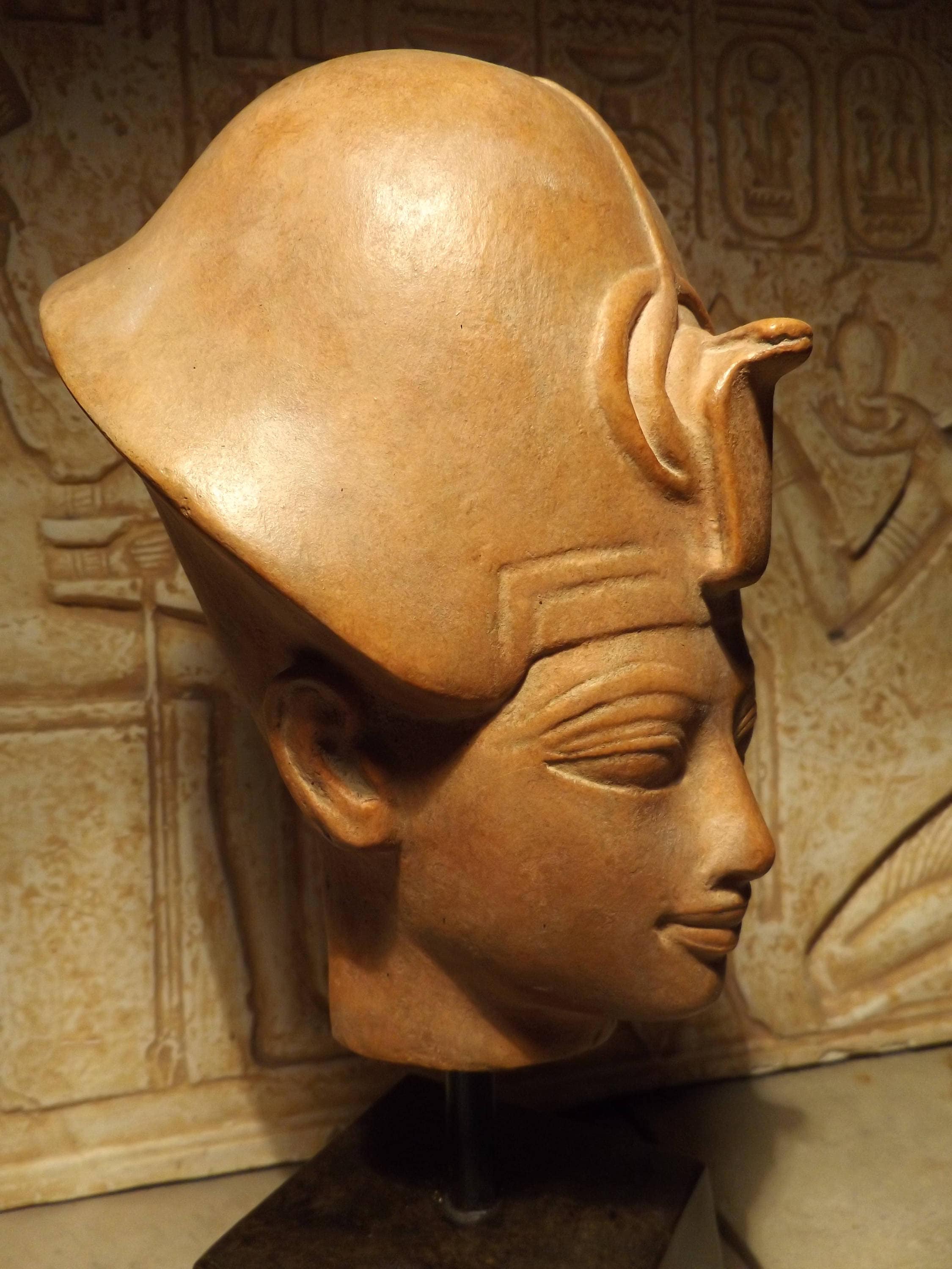 Egyptian statue / Sculpture Museum replica Bust of Amenhotep III