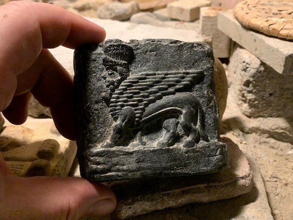 Mesopotamia art - Assyrian winged bull relief sculpture amulet