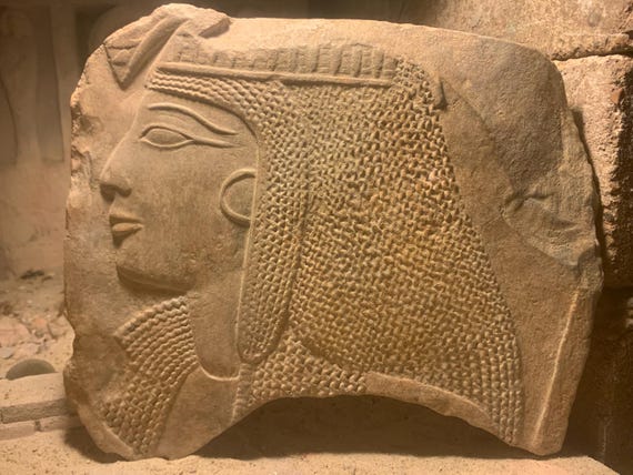 Egyptian sculpture - Noble woman of Rameside era Art of Ancient Egypt