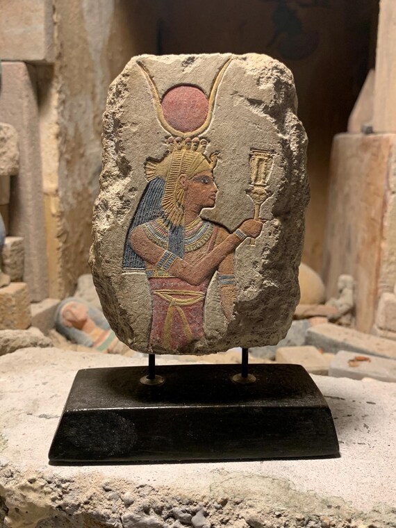 Isis - Egyptian art - Goddess of magic & mothers. Ancient Egypt mythology