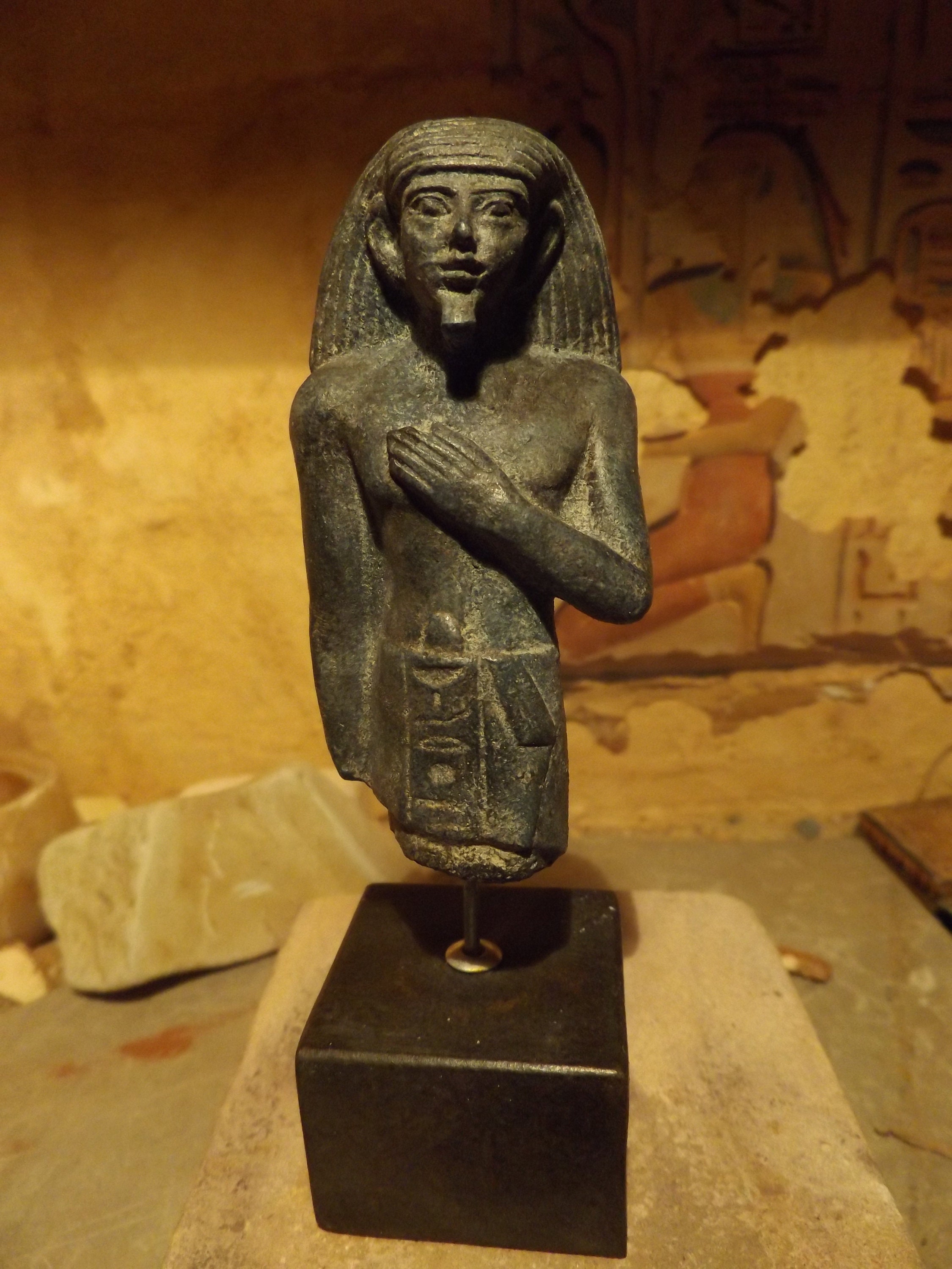 Egyptian Statuestatuette / art / sculpture museum replica Middle