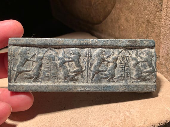 Sumerian cylinder seal-impression Akkadian cuneiform writing King-ILULU
