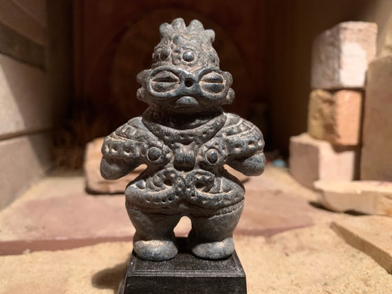 Dogu statue - Ancient Japanese sculpture - Jomon replica - Chariots of the god