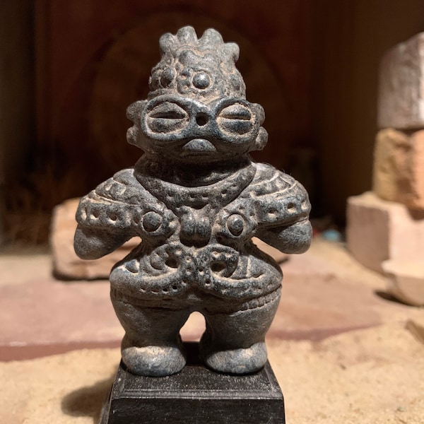 Dogu statue - Ancient Japanese sculpture - Jomon replica - Chariots of the god