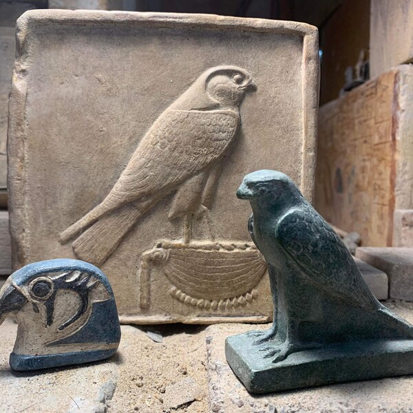 Egyptian art - statue & relief sculpture of Horus + rampant lion on reverse side