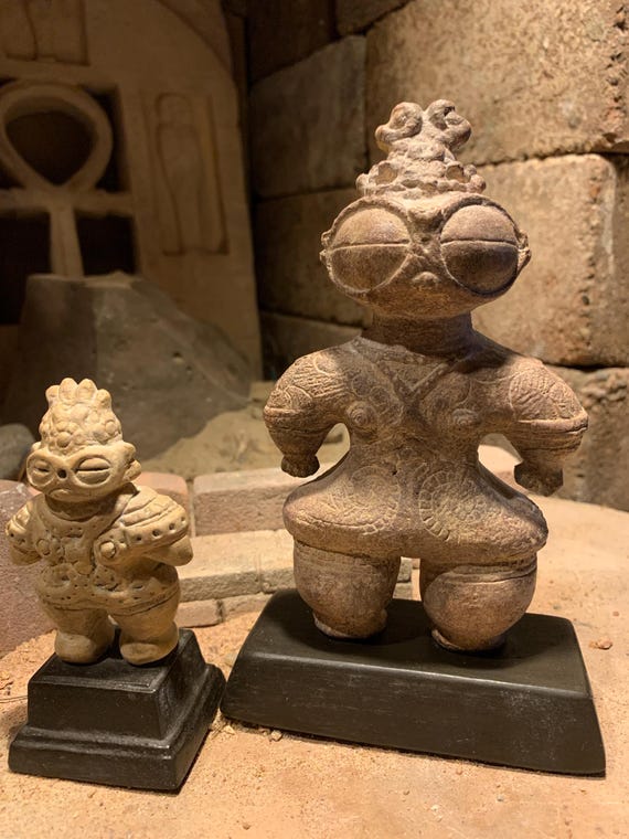 Dogu statues Japanese sculpture Jomon art  Ancient aliens / Chariots of the gods
