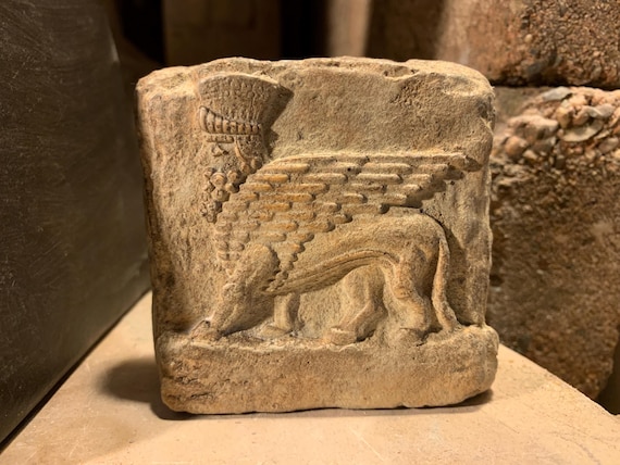 Mesopotamia art - Assyrian winged bull relief sculpture amulet