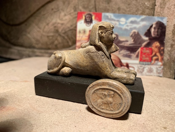 Egyptian statue King Shishak / Sheshonq plus Riddle of the sphinx amulet