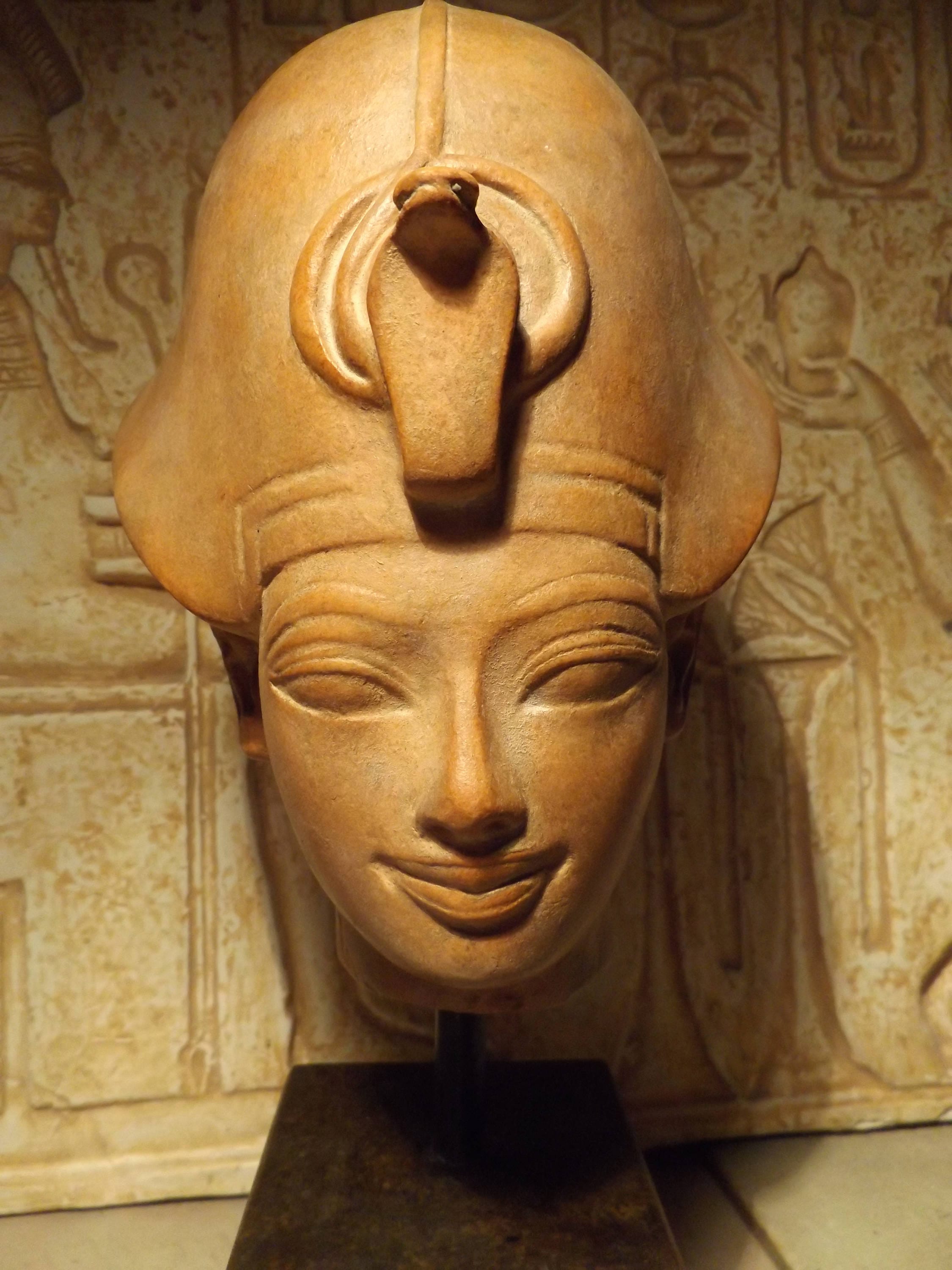 Egyptian statue / Sculpture Museum replica Bust of Amenhotep III