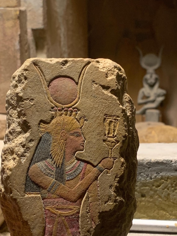 Isis - Egyptian art - Goddess of magic & mothers. Ancient Egypt mythology