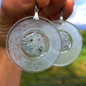 SILVER DROP, subtelne, wyjątkowe, eleganckie kolczyki szklane, duże koła, duże kolczyki koła, szare długie kolczyki, srebrne kółka