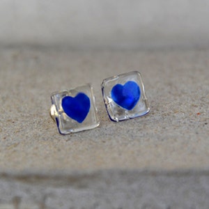 Tiny glass earings with NAVY BLUE HEARTS, cute studs earings.