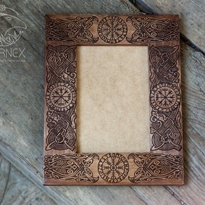 Moldura de madeira com Aegishjalmur e Vegvisir | Moldura para fotos com janela 9,5 x 14,5 cm | moldura para fotos | porta-retratos