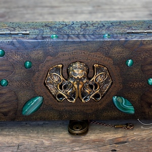 Unieke grote houten vintage sieradendoos | Cthulhu | Knutselwerk |  houten borst | op maat gegraveerde houten kist