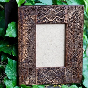 Wooden photoframe with celtic ornament | Photo frame with window 14x9 cm | tree of life | photo frame | picture frame