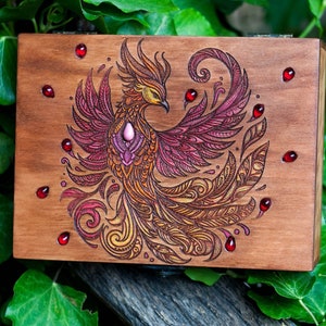 Belle boîte Phénix | boîte en bois gravée | boîte à bijoux vintage personnalisée | boîte de tarot | boîte à souvenirs
