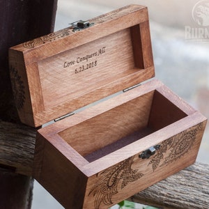 Vintage Schmuckbox aus Holz individuelle Andenkendose mit Ammonit gravierte Holzkiste Box wth engravement