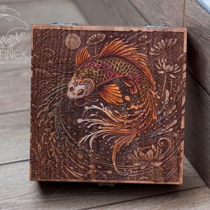 Boîte à bijoux vintage en bois pour carpe koï | boîte souvenir, boîte pour cartes | coffret en bois gravé, coffre de pont | boîte de tarot personnalisée