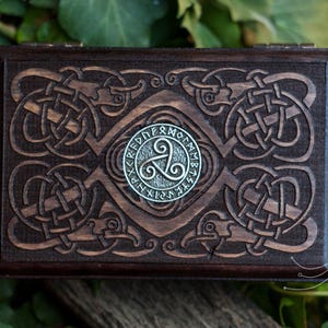 Triskelion Metall | Vintage keltische Truhe | Holz Schmuckschatulle benutzerdefinierte | rustikale Design-Box
