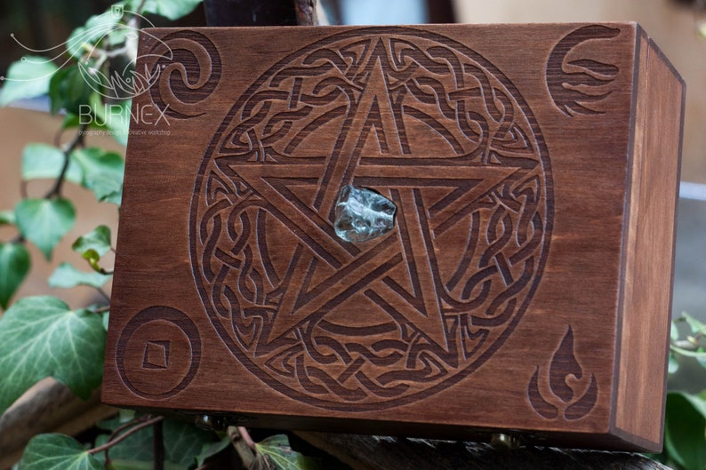 Pentagram wooden altar box Pentacle Stash box Wicca Wiccan vintage jewelry box Tarot box image 3