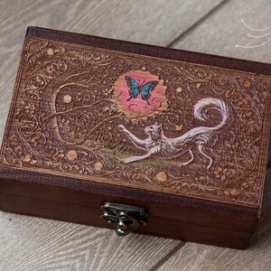 Schöne Katze und Schmetterling Tarot-Box | gravierte Holzbox | individuelle vintage Schmuckschatulle | Tarot Box | Erinnerungsbox