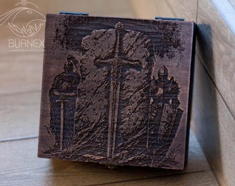 Scatola in legno dei cavalieri medievali: ricordo dei guardiani della spada gotica, stile dark fantasy