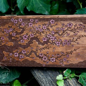 Scatola portagioie vintage in legno Sakura / scatola dei ricordi, scatola per carte / scatola in legno incisa, scatola per mazzi / scatola dei tarocchi personalizzata