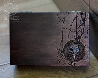 Keltische Rabenschädel Design Holzdose | keltische Krähenschädel Kundenspezifische Tarot-Box | Huginn Schädel | vintage Schmuckschatulle benutzerdefinierte Erinnerungsbox
