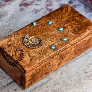 Boîte à bijoux vintage en bois | boîte souvenir personnalisée avec ammonite | boîte en bois gravée