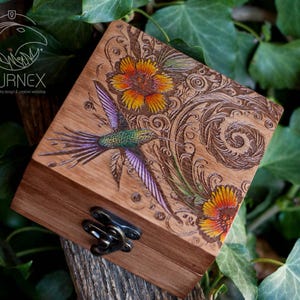 Little Engraved Hummingbird Wooden Box: Jewelry vintage Keepsake