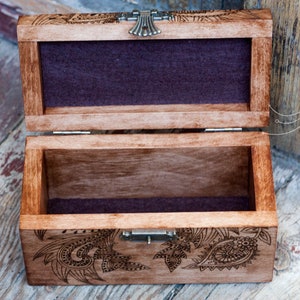 Vintage Schmuckbox aus Holz individuelle Andenkendose mit Ammonit gravierte Holzkiste Bild 8