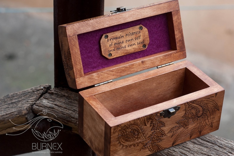 Vintage Schmuckbox aus Holz individuelle Andenkendose mit Ammonit gravierte Holzkiste Box wth wooden plate