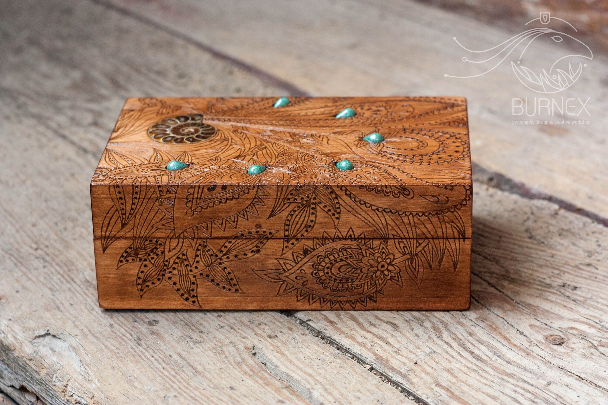 Boîte à Souvenirs En Bois Gravée Fleurs Et Papillons - 24x14x9 Cm - Pour Bijoux, Cartes, Trésors