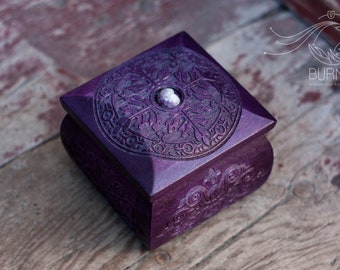 Scatola portagioie in legno con pirografia: scatola portagioie viola con ametista