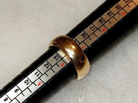 Vintage solid gold band